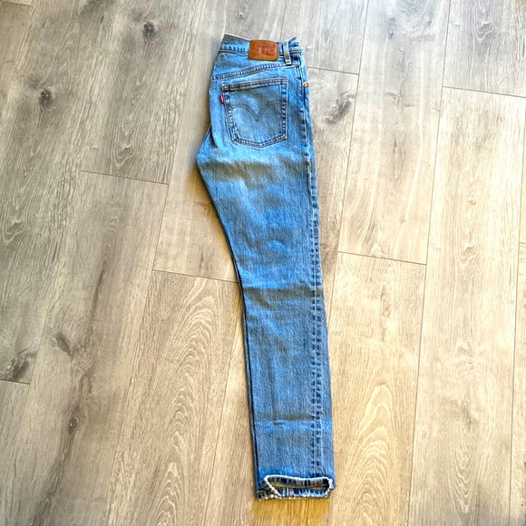 Levi’s 501 Cigarette - Picture 1 of 2